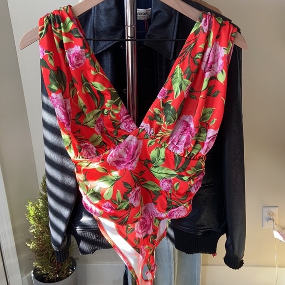 M 🔖 ZARA Floral Printed Draped Bodysuit Red Roses 

RARE Blogger Favorite!! - Picture 11 of 11